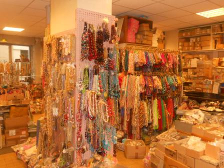 Exploration des Trésors Fantaisie : Découvrez le Charme d&rsquo;un Magasin de Bijoux