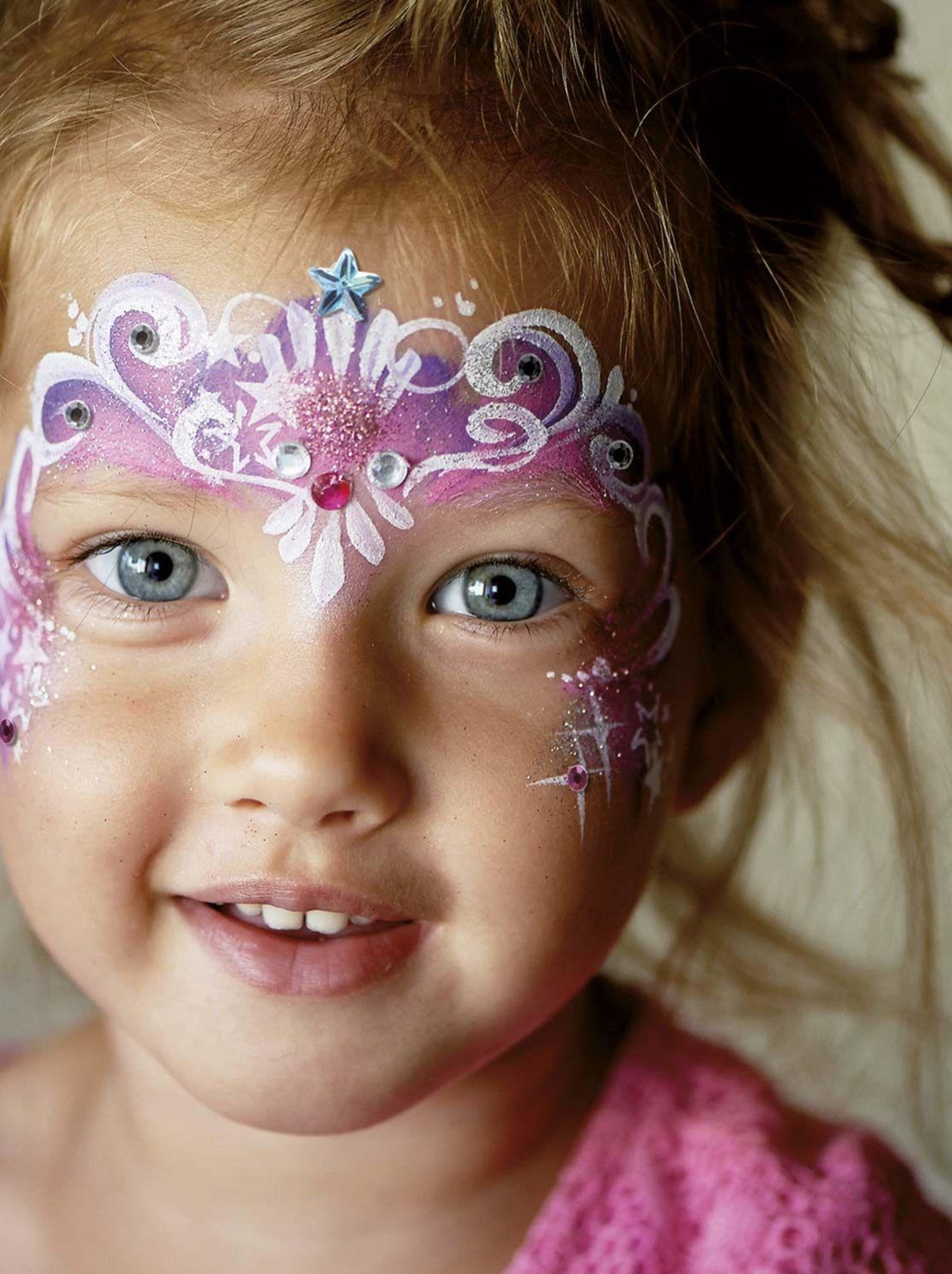 Éclat Éphémère : Sublimez Votre Peau avec des Bijoux Élégants