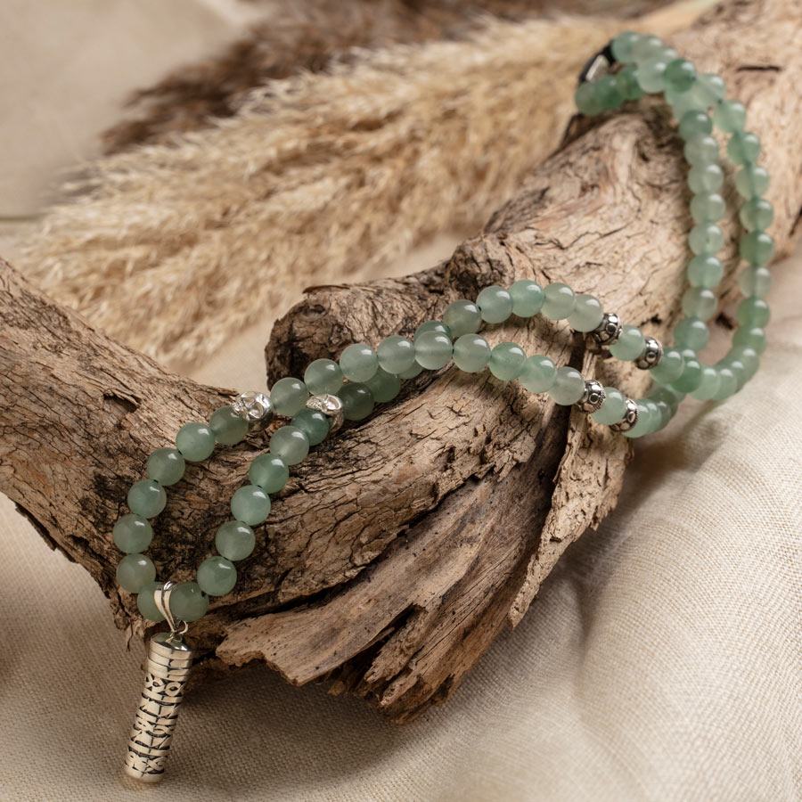 Élégance et Symbolisme : Les Bijoux en Jade, des Trésors de Beauté et de Signification