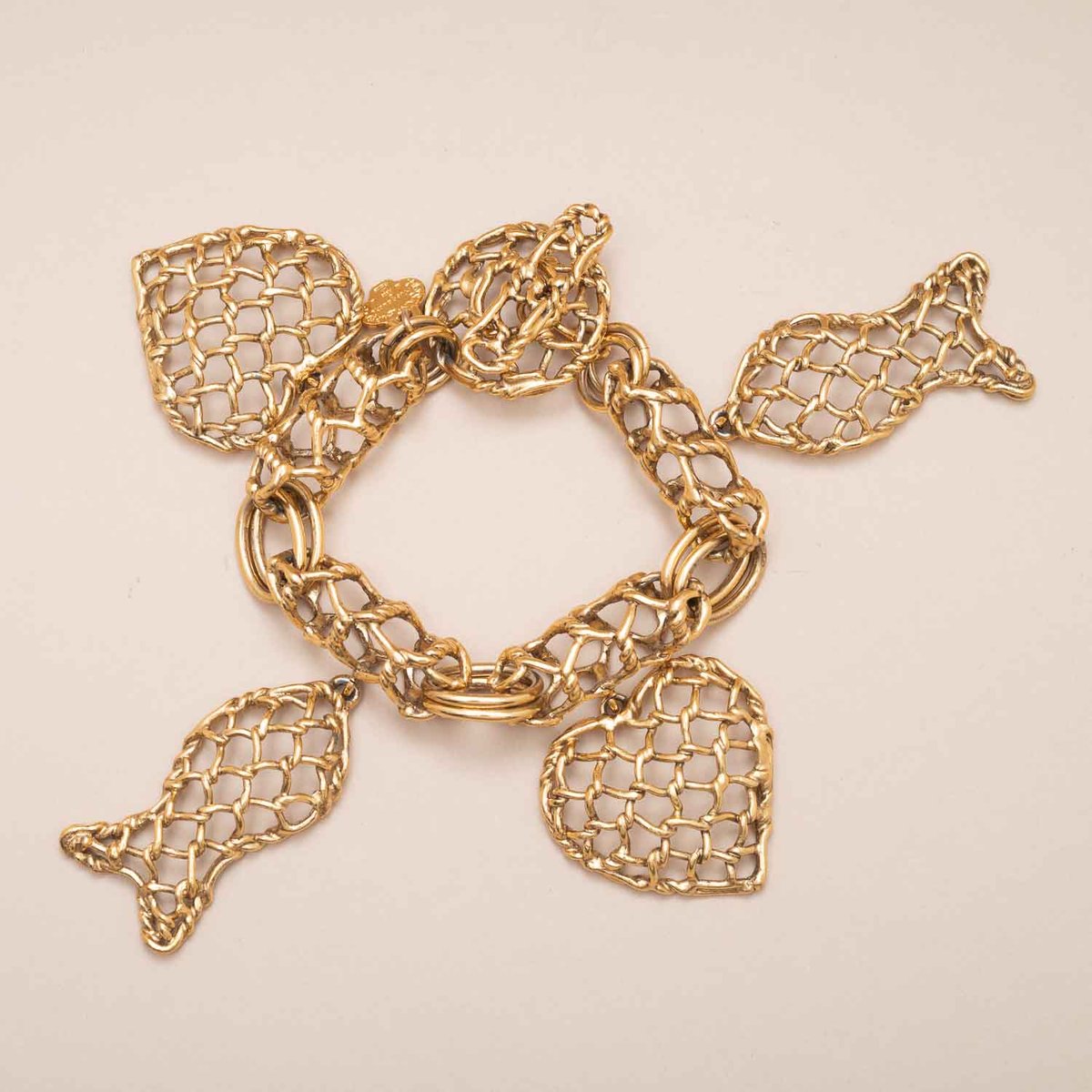 Élégance Intemporelle : Les Bijoux Yves Saint Laurent