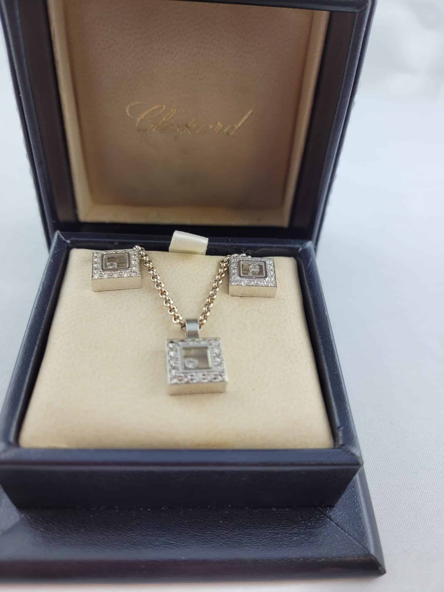 Élégance et Excellence : Les Bijoux Chopard, Symboles de Luxe et Raffinement