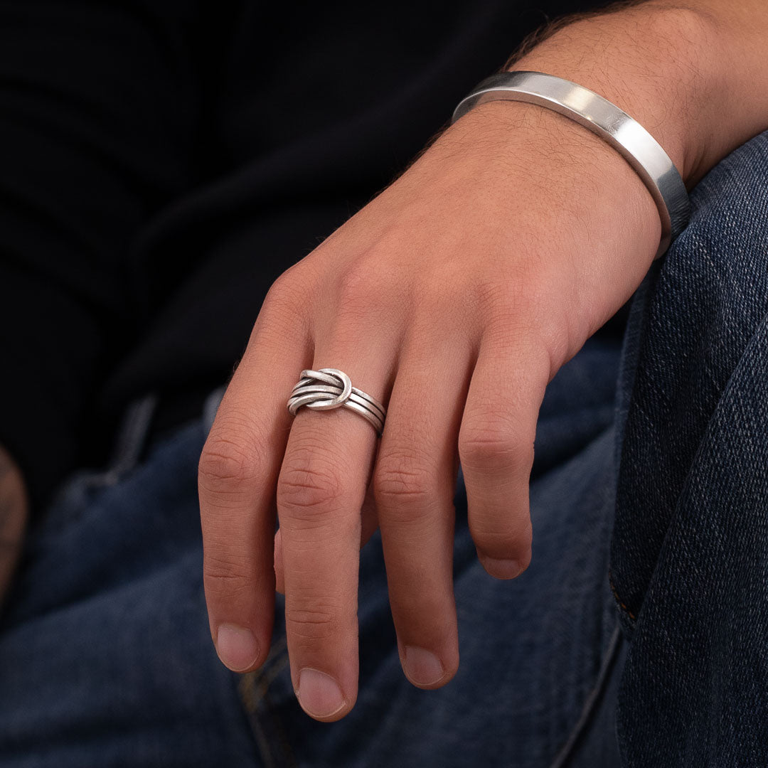 Élégance et Raffinement : La Bague de Luxe pour Homme, Symbole de Style