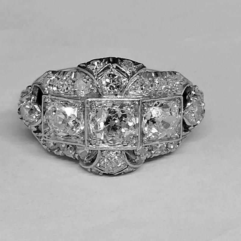 Platine bijoux : élégance et résistance pour des créations intemporelles